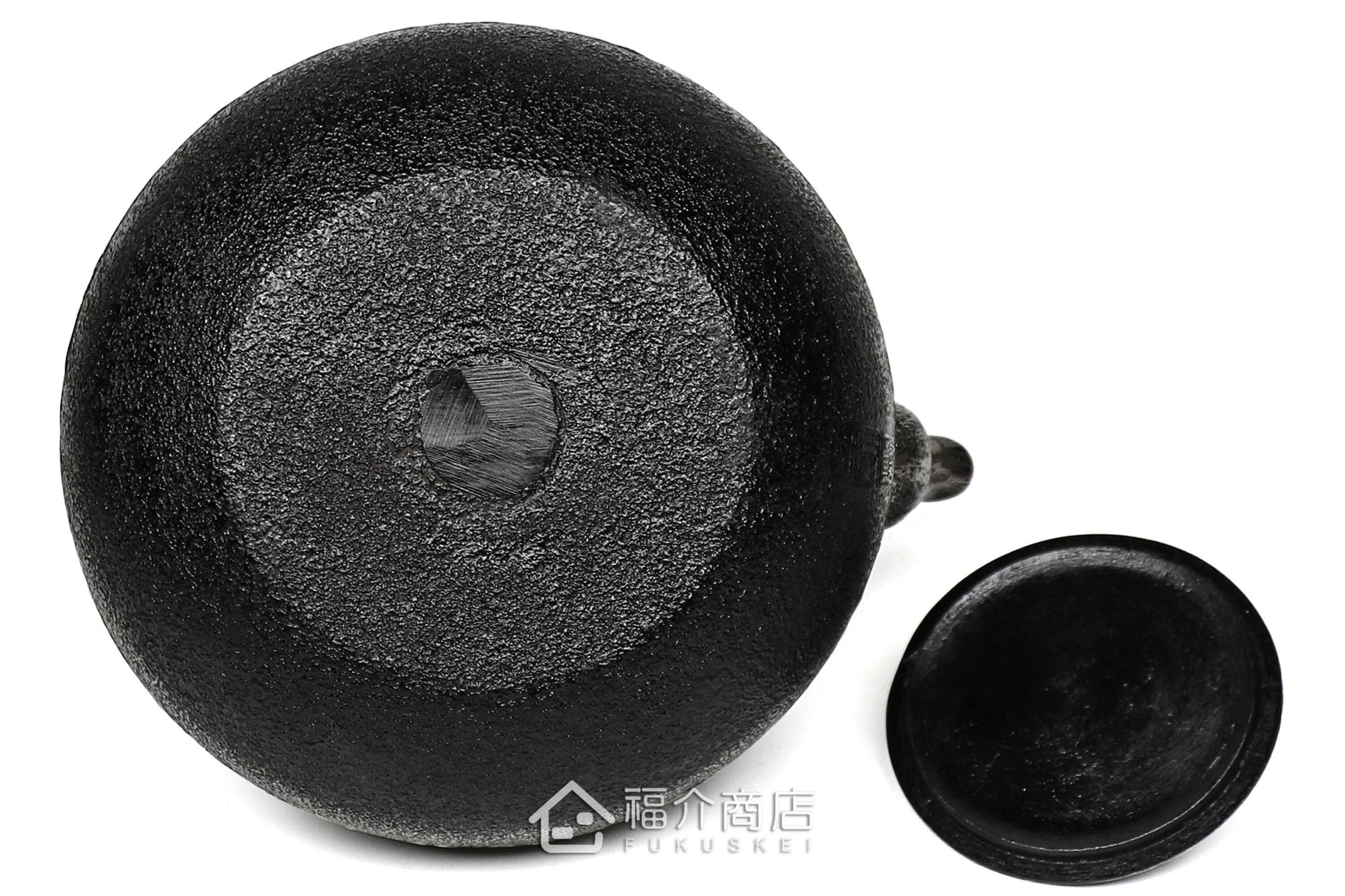 泡茶煮水用的布團型本龜甲紋砂鐵壺