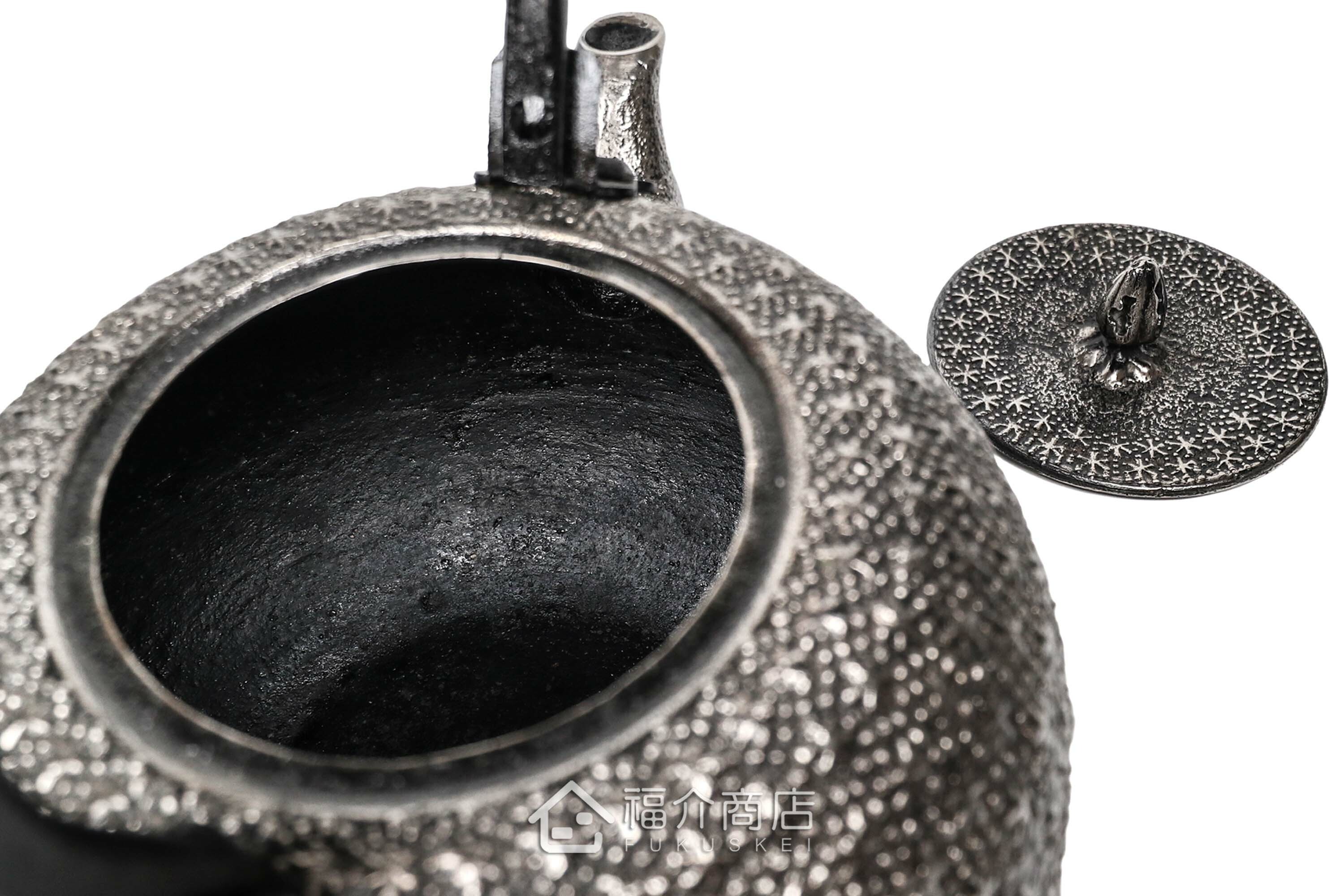 泡茶煮水用的布團型本龜甲紋砂鐵壺