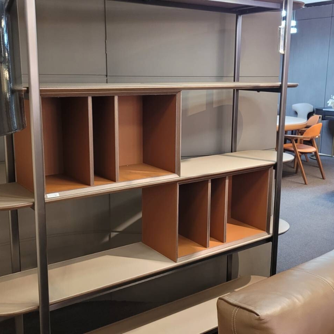 伊雷爾 | 半開放 | 展示書櫃