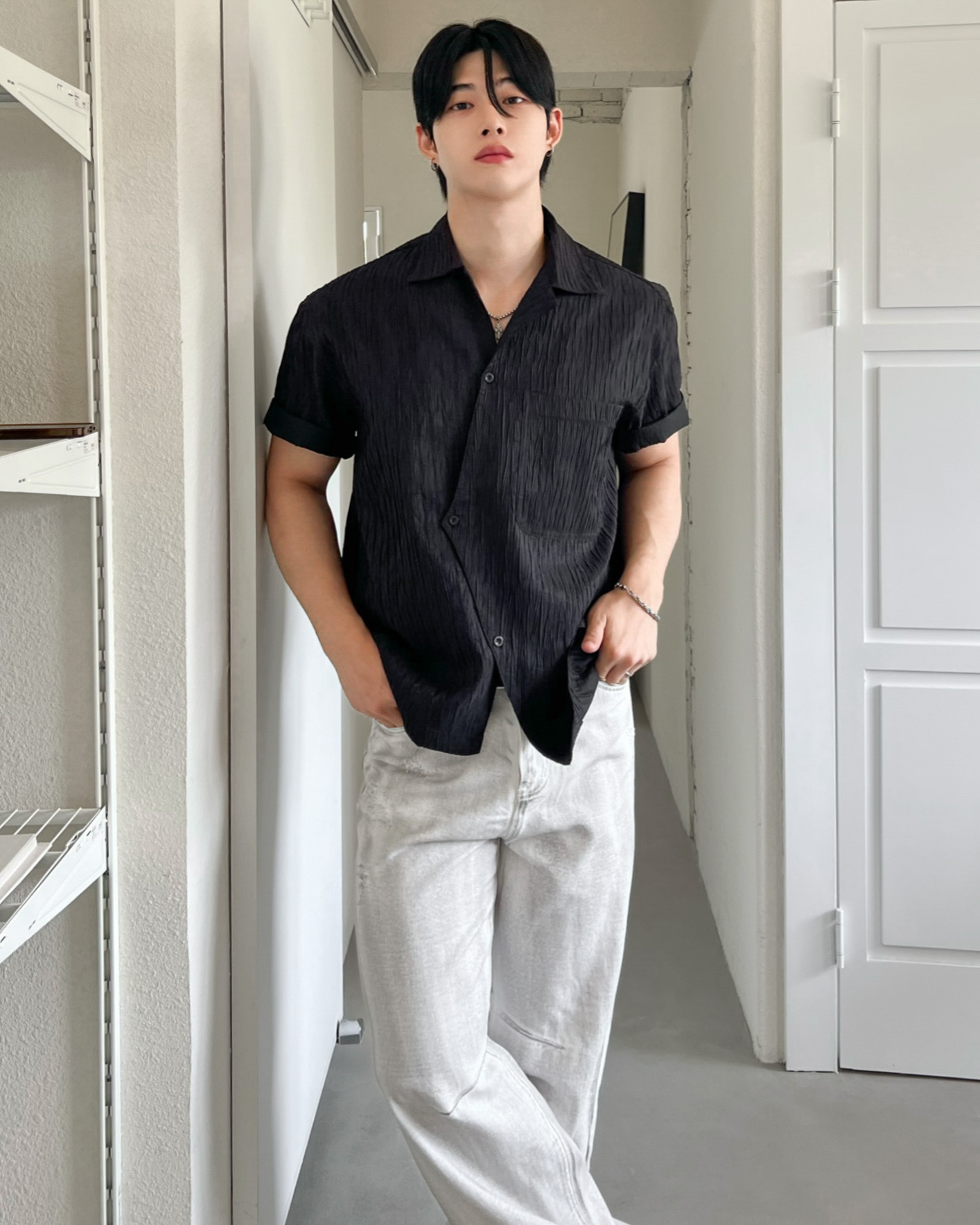 Molt尼龍褶皺不對稱短袖襯衫