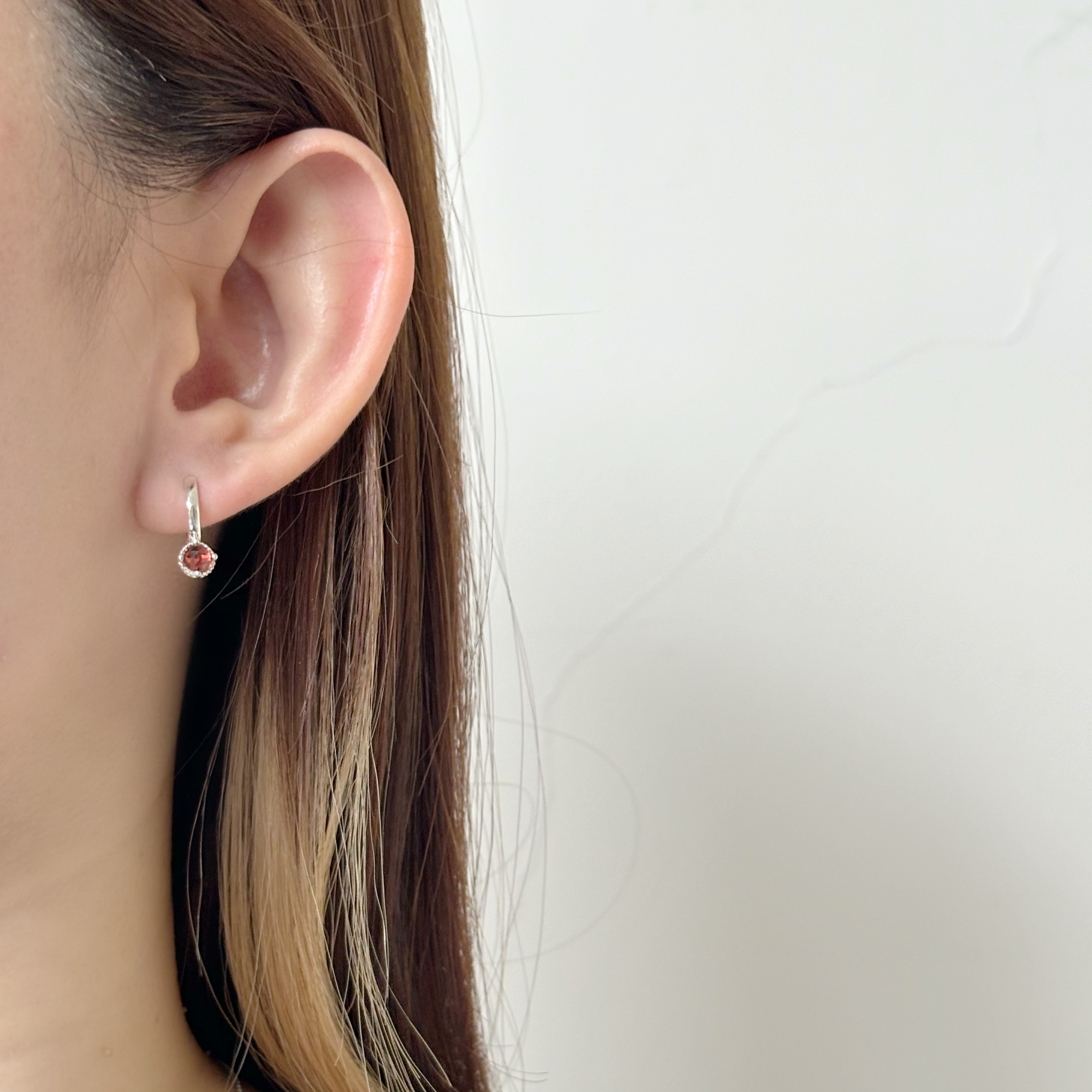 杯子蛋糕石榴石扣式耳圈