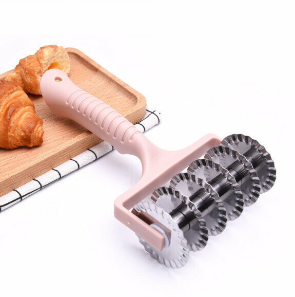 (Single Pack) Household Baking Manual Stainless Steel Roller Cake Cutter (Nordic Flour) 