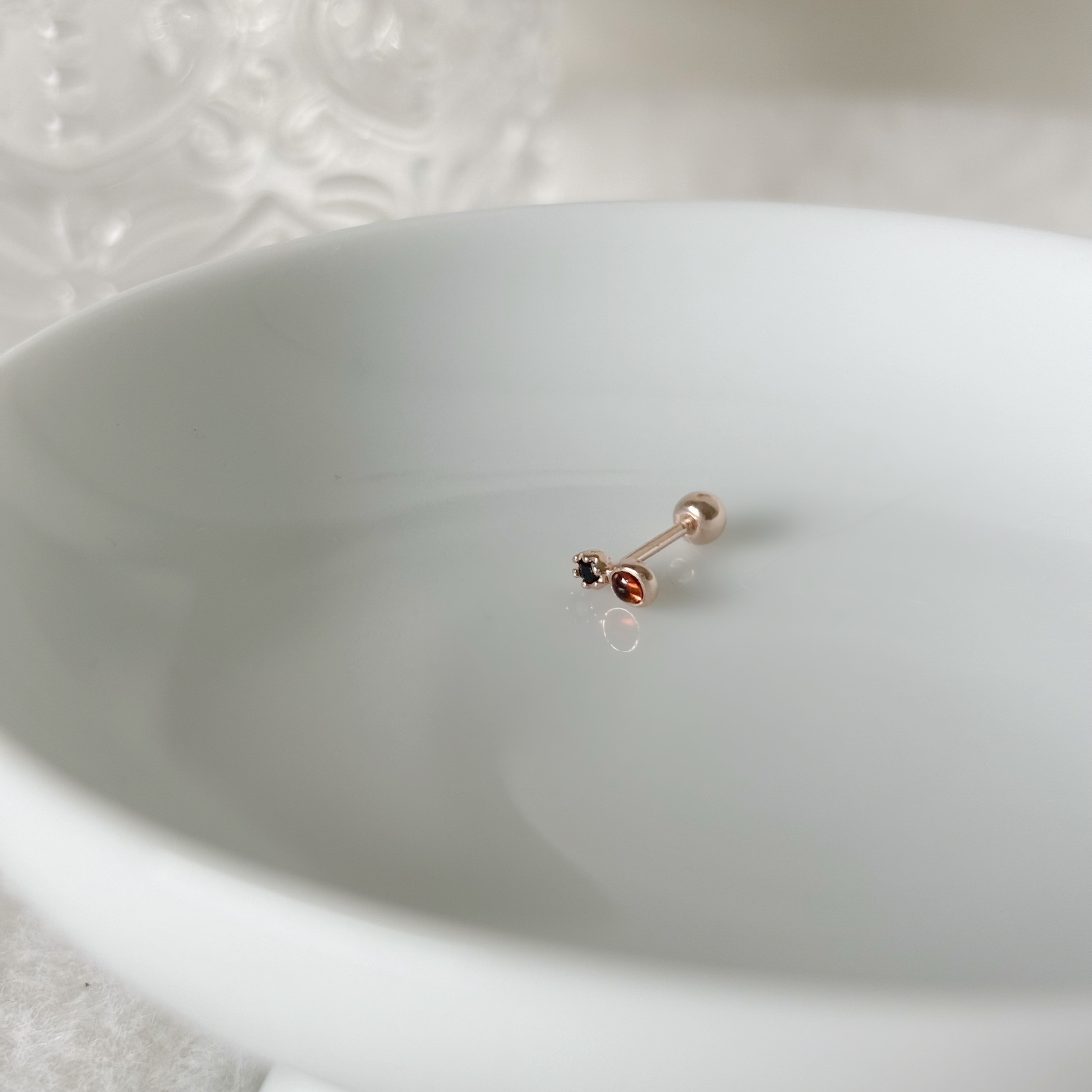 小圓石榴石黑尖晶轉珠耳環