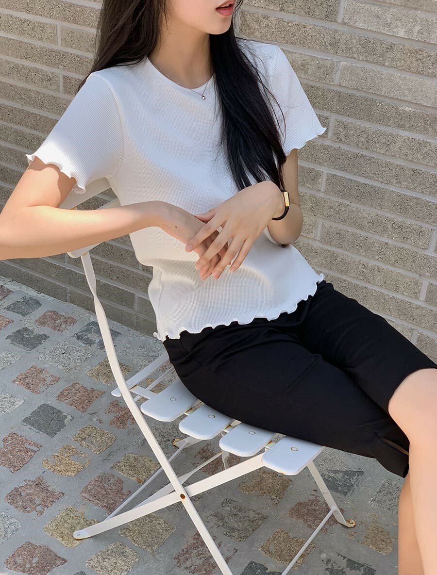 韓國Cherrykoko授權 簡約清新木耳邊壓紋設計素色T