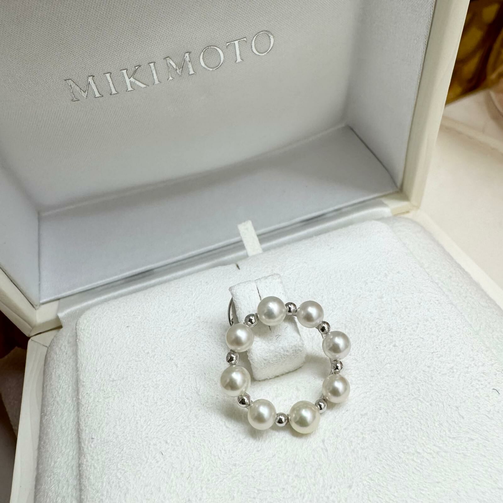 Mikimoto 8粒珠心口針