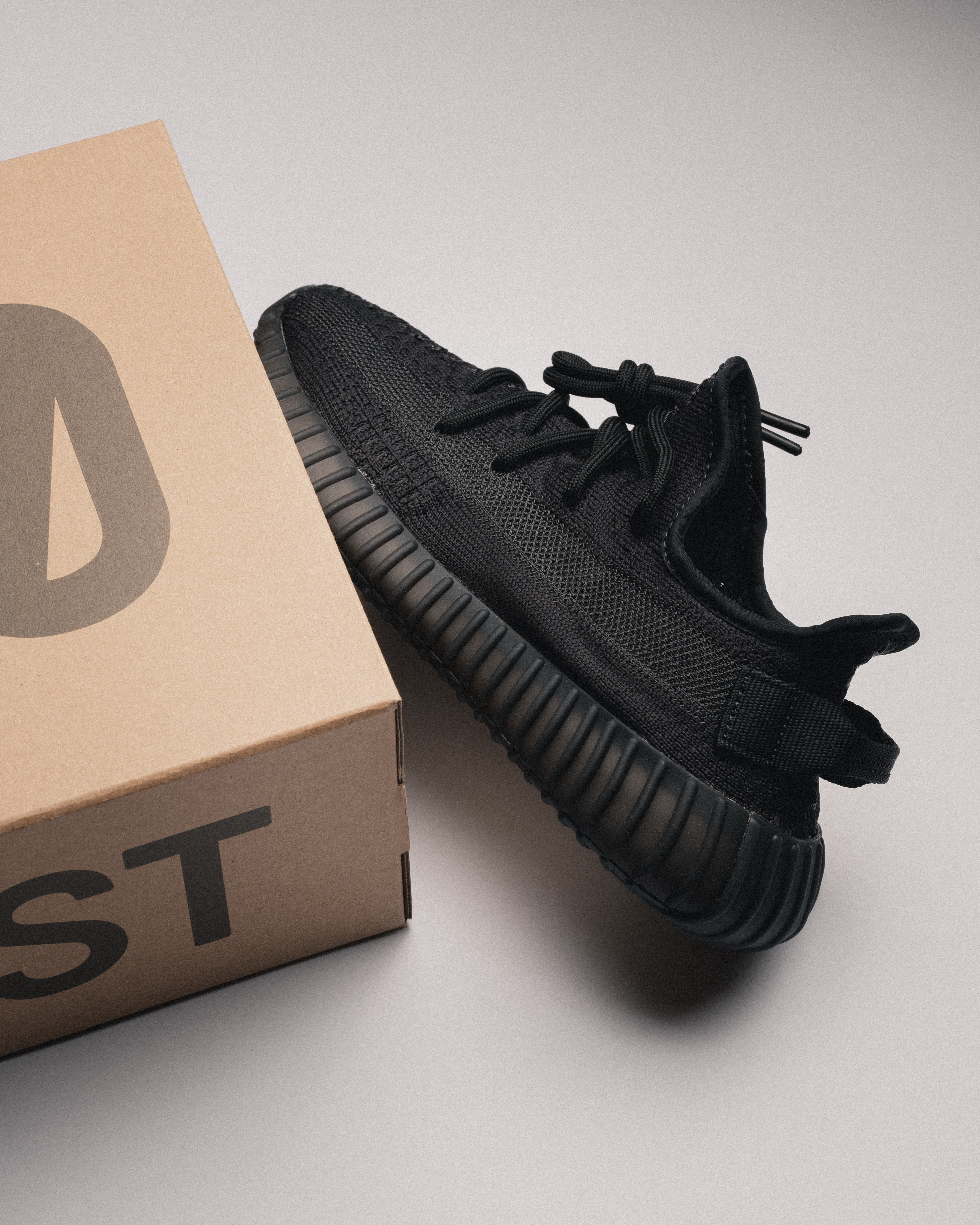 [現貨] Yeezy Boost 350v2 Onyx | HQ4540