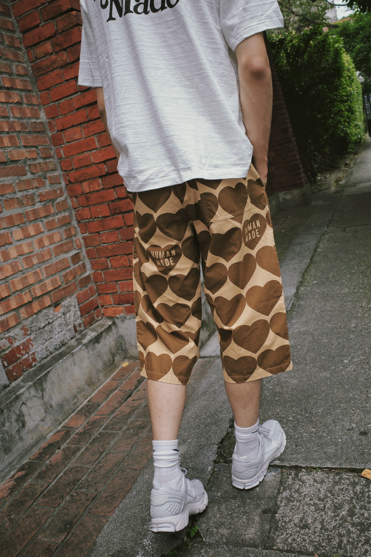 Human made 滿版愛心七分褲 卡其