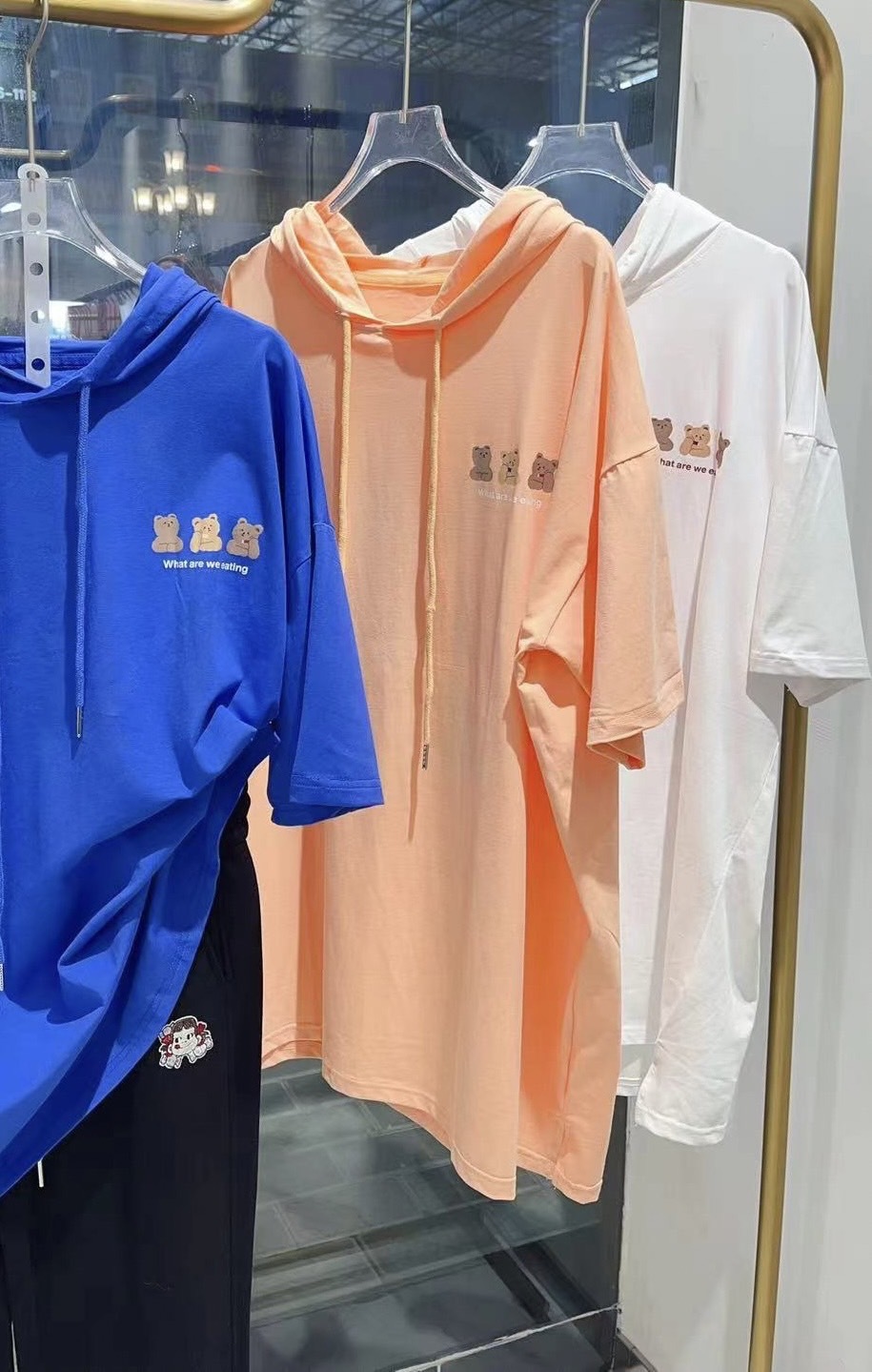 左胸小熊短袖帽T-三色