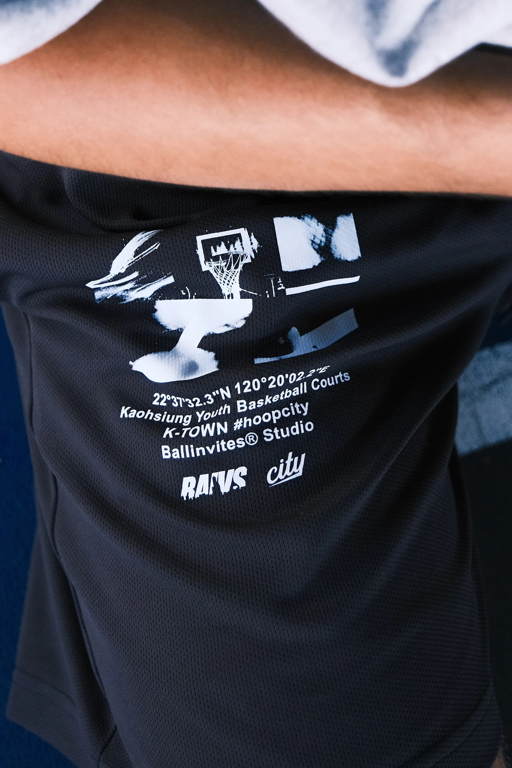 球參 Baivs 膝上運動黑短褲