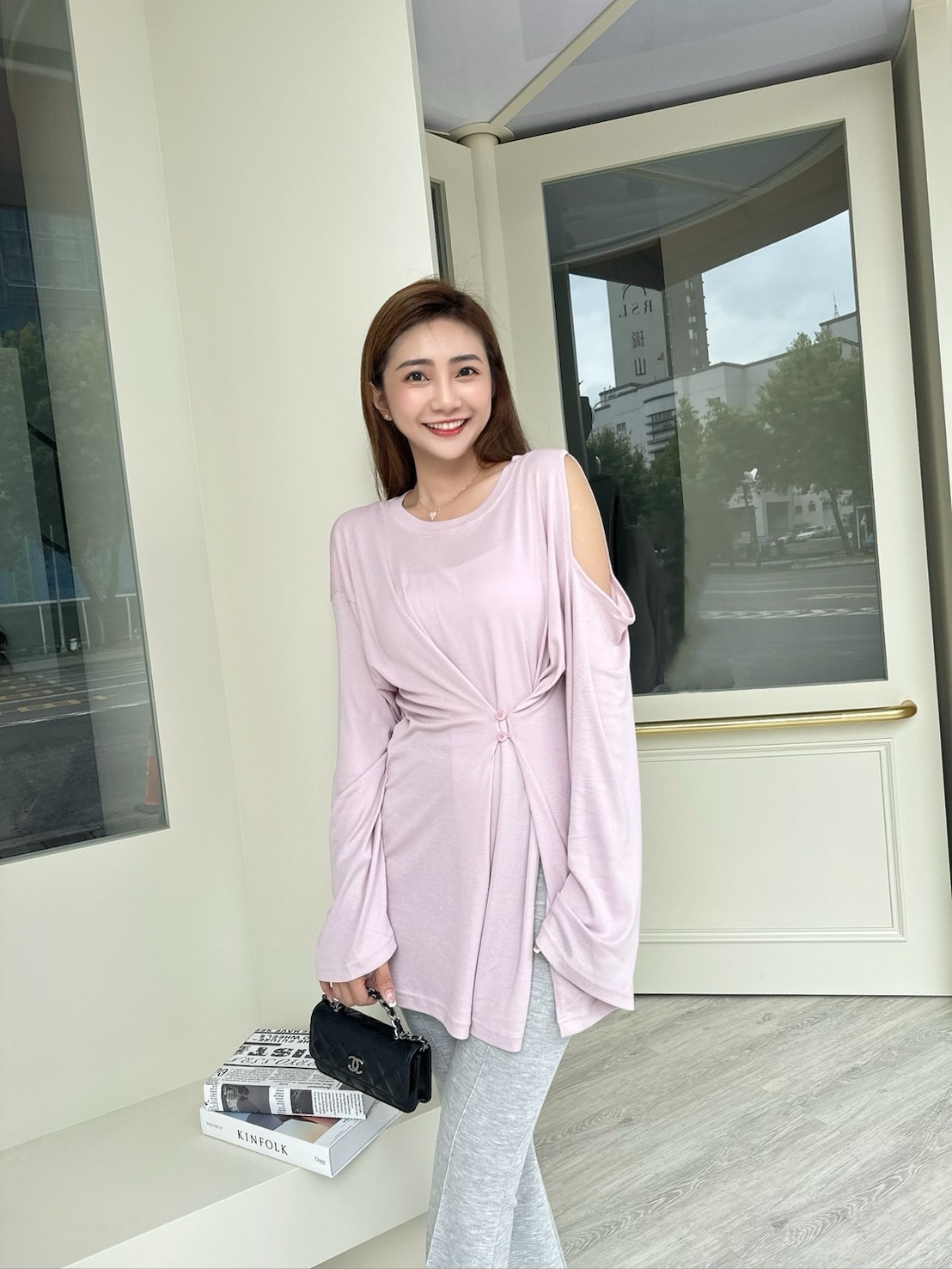 ［預購］🔥05.29春夏新品］💛跩跩歐膩家］🇰🇷正韓寬鬆薄款左挖肩開叉兩穿側釦防曬上衣（顯白粉/三色）