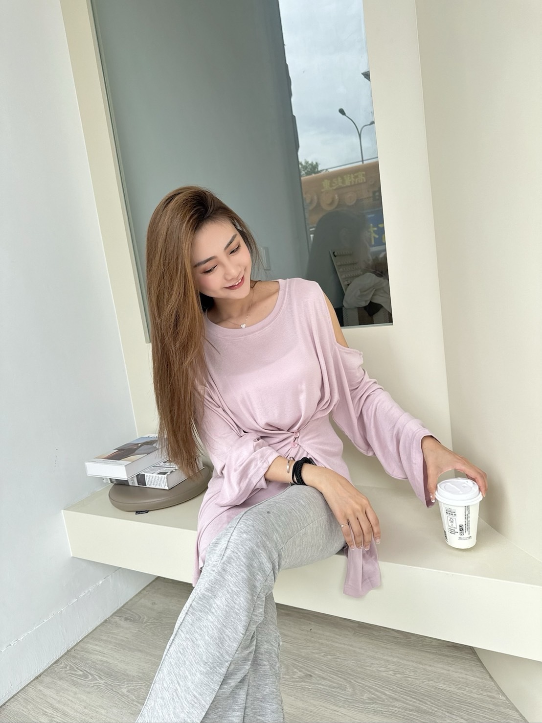 ［預購］🔥05.29春夏新品］💛跩跩歐膩家］🇰🇷正韓寬鬆薄款左挖肩開叉兩穿側釦防曬上衣（顯白粉/三色）