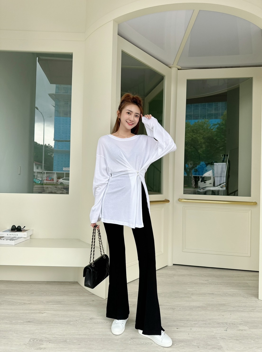 ［預購］🔥05.29春夏新品］💛跩跩歐膩家］🇰🇷正韓寬鬆薄款左挖肩開叉兩穿側釦防曬上衣（質感白/三色）