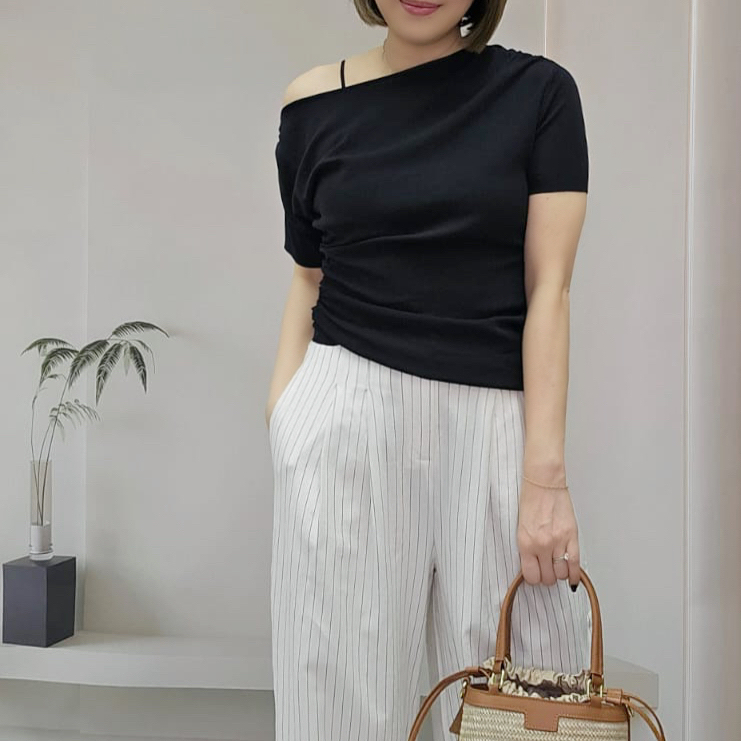 QQ273 不規則露肩上衣