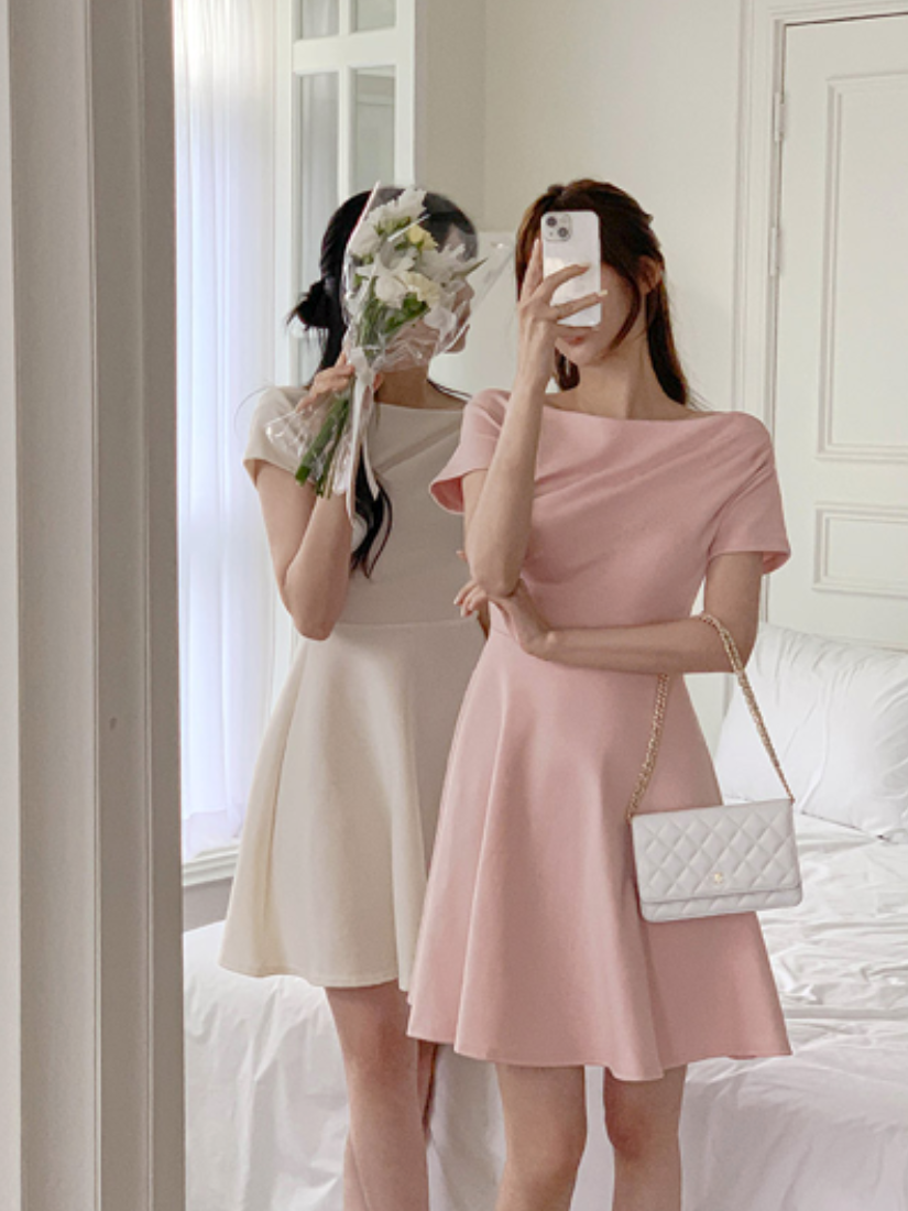 [現貨] Inez 法式鎖骨洋裝 [ 2色 / Free ]