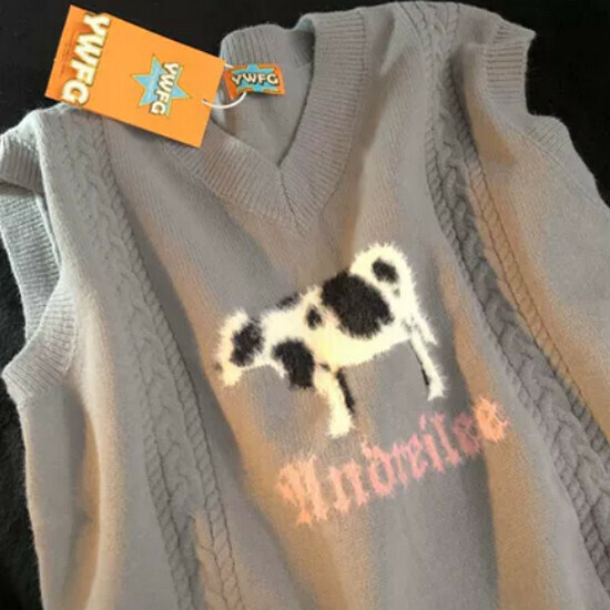 Hot selling plush cow sweater knitted vest [grey] [S-XL size] (please contact customer service to confirm the delivery size after placing the order)