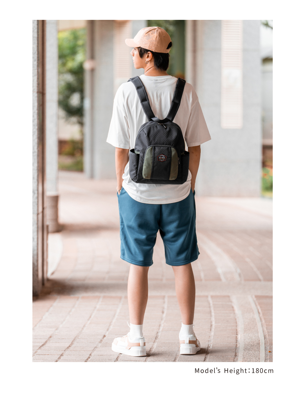 satana EXPLORE 探索生活後背包-軍綠色拼接 SOSE0080-326 男生穿搭比例照