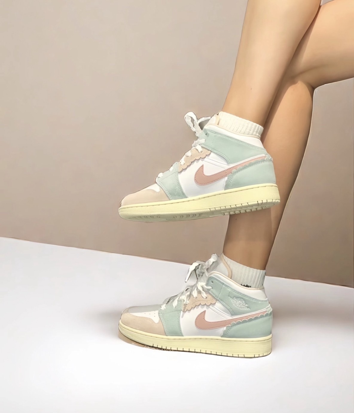 預購 NIKE Air Jordan 1 Mid SE GS 女鞋 大童鞋 花邊 麂皮