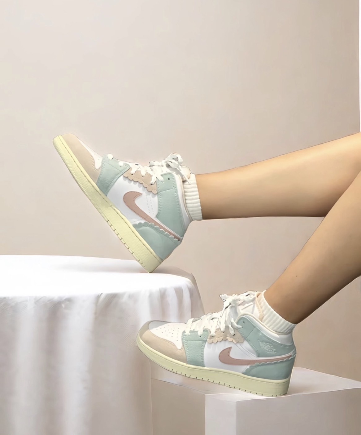 預購 NIKE Air Jordan 1 Mid SE GS 女鞋 大童鞋 花邊 麂皮