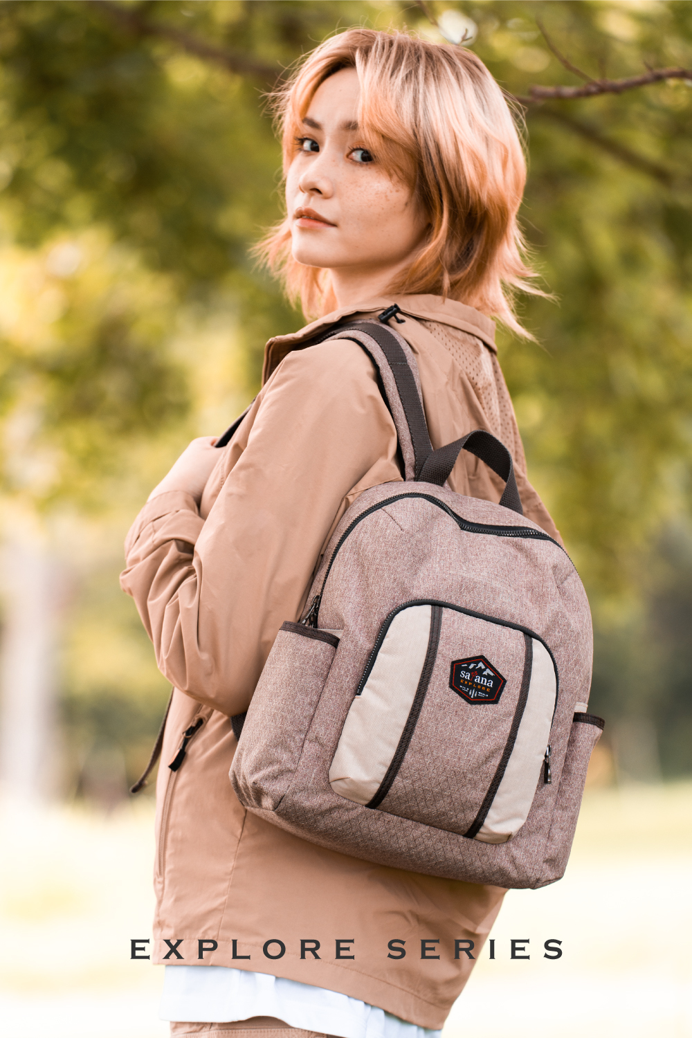 satana EXPLORE 探索生活後背包-奶茶色拼接 SOSE0080-421 形象照