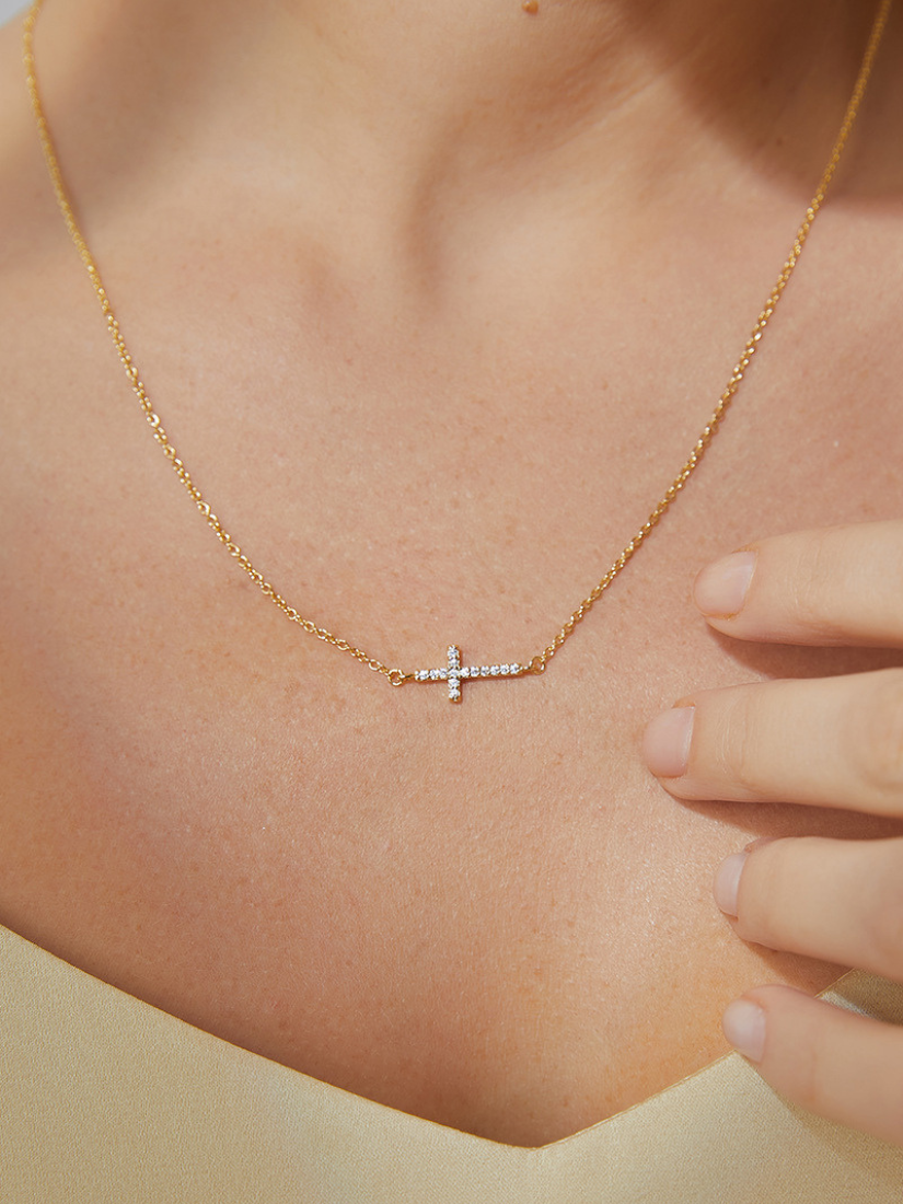 白色水鑽十字架金色項鍊