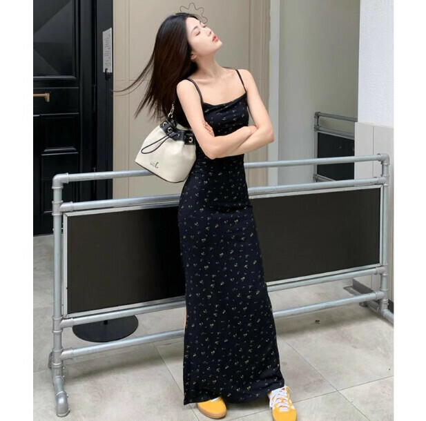 Hot Selling Floral Knitted Suspender Skirt [Black] Sizes [S-XL] [Please contact customer service to confirm the delivery size after placing the order]