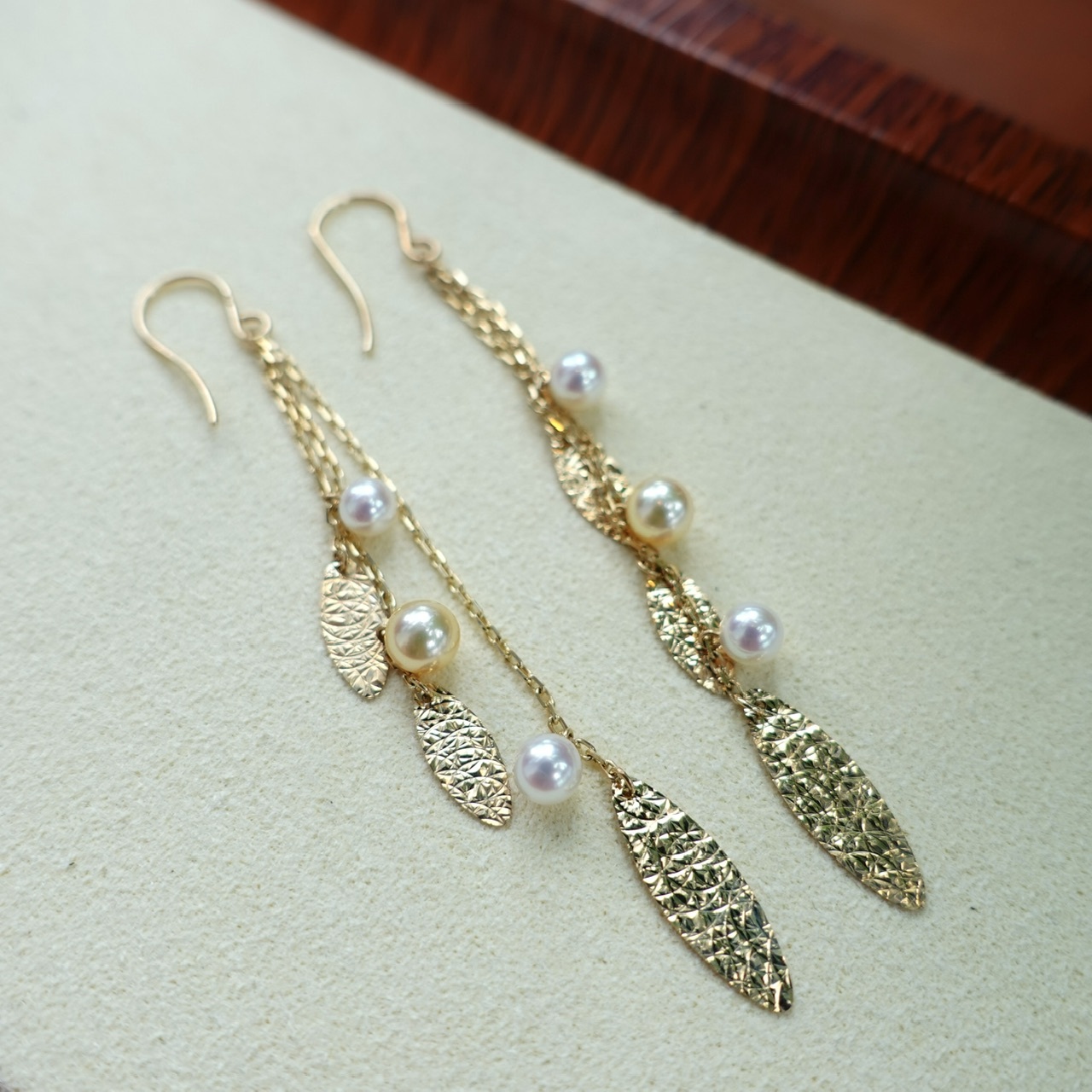 意大利K金工藝 - 18K黃金日本Baby Akoya耳勾-葉片造型 (3.5-4mm)