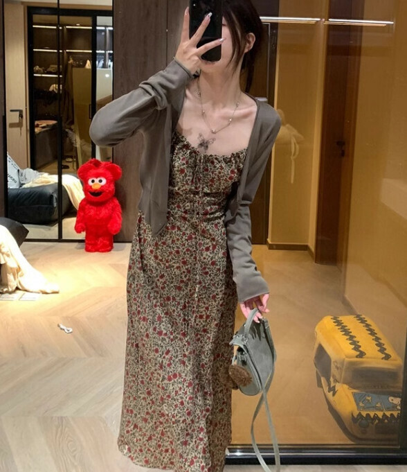 Hot selling long suspender skirt [retro lisianthus suspender skirt] size [S size - XL size] [please contact customer service after placing the order to confirm the delivery size]