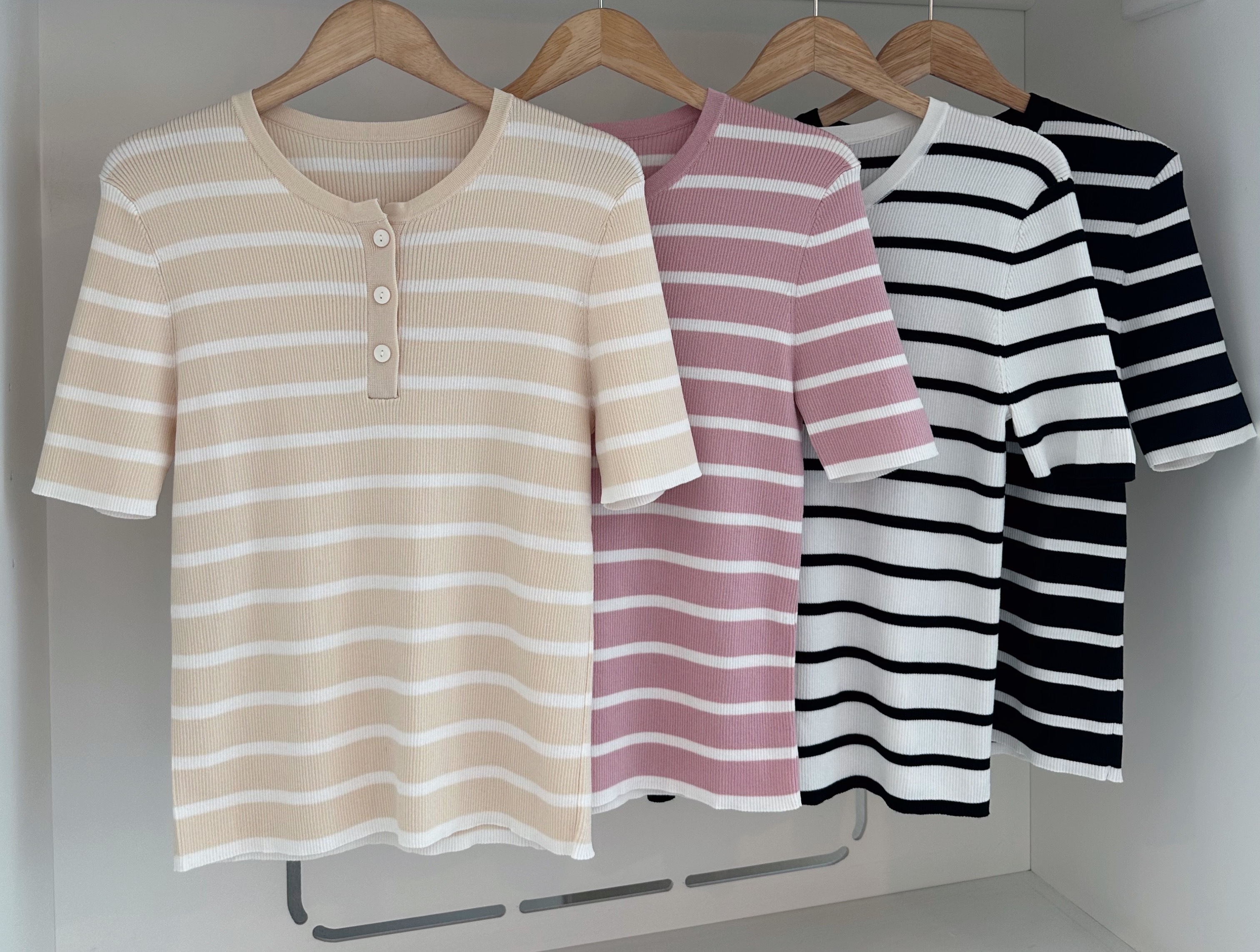 STRIPED S/SLEEVE KNIT BLOUSE