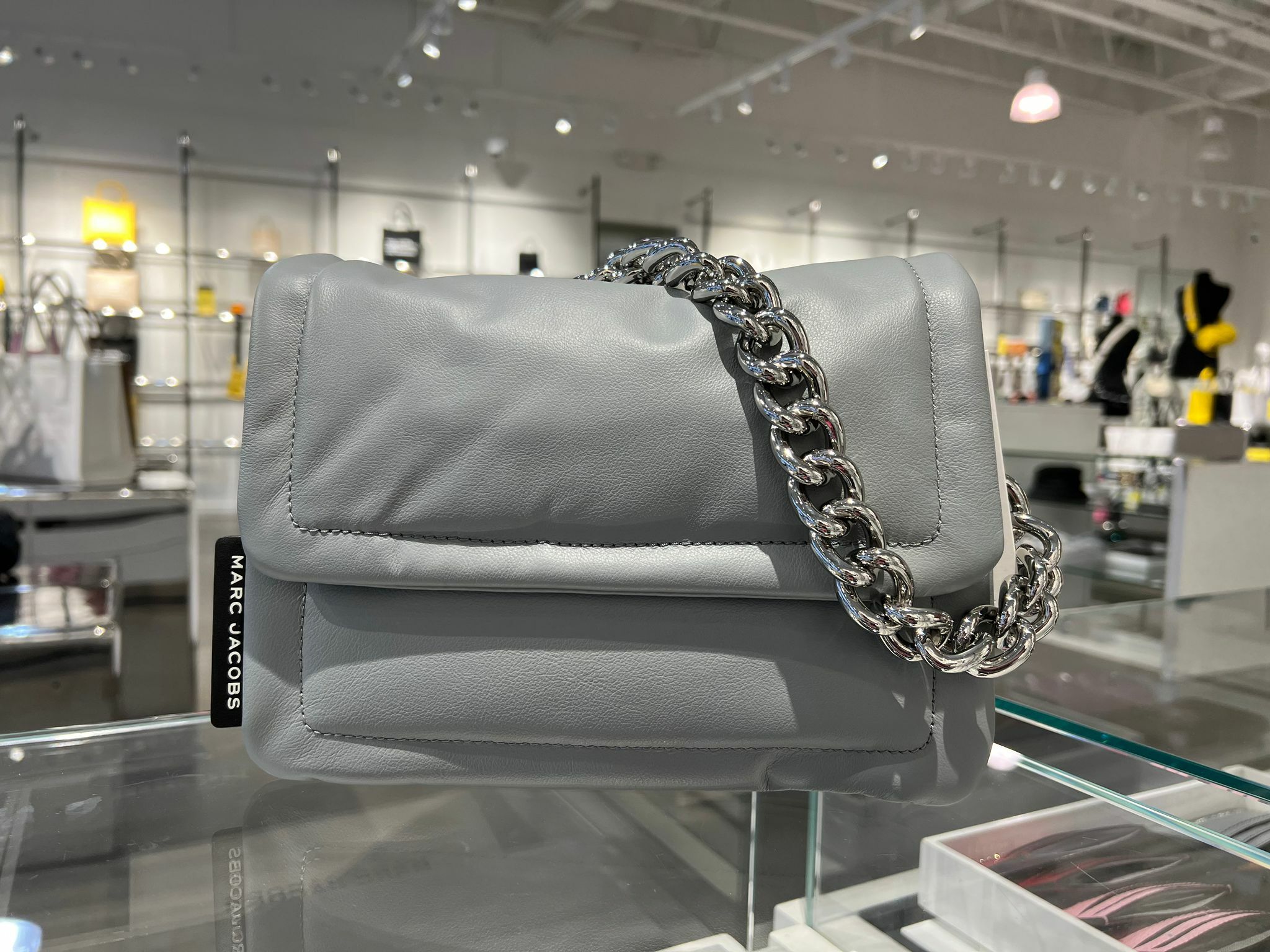 【預購】Marc Jacobs Z052901 大號粗鏈枕頭包 (灰色)