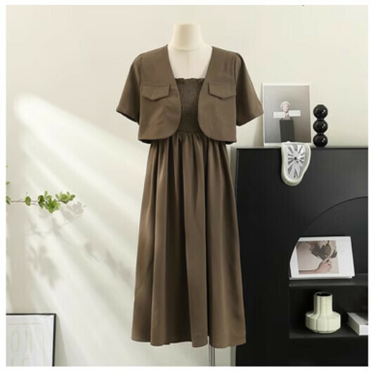 【Two-piece set】Short-sleeved versatile jacket + waist-cinching slim slip dress (coffee color) (one size)