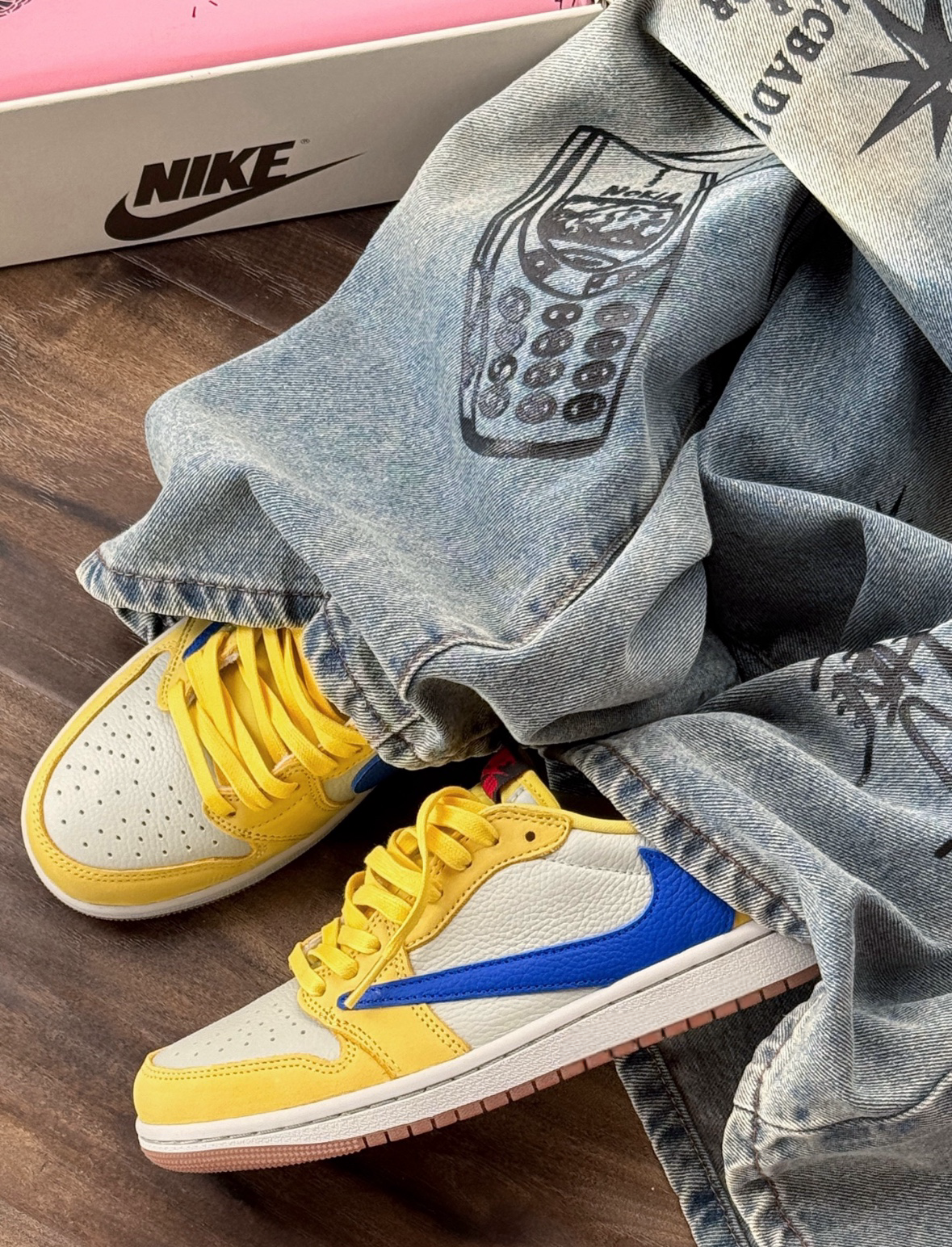 Travis Scott x Air Jordan 1 Low OG '' Canary Yellow'' 檸檬黃 藍勾 金絲雀藍 倒鉤 DZ4137-700/預購