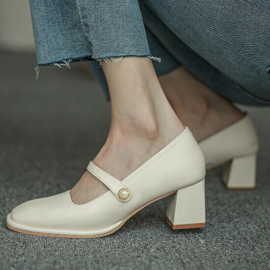 熱賣粗跟方頭單鞋【杏色】【35-40碼】（下單後請聯絡客服確認發貨尺碼）