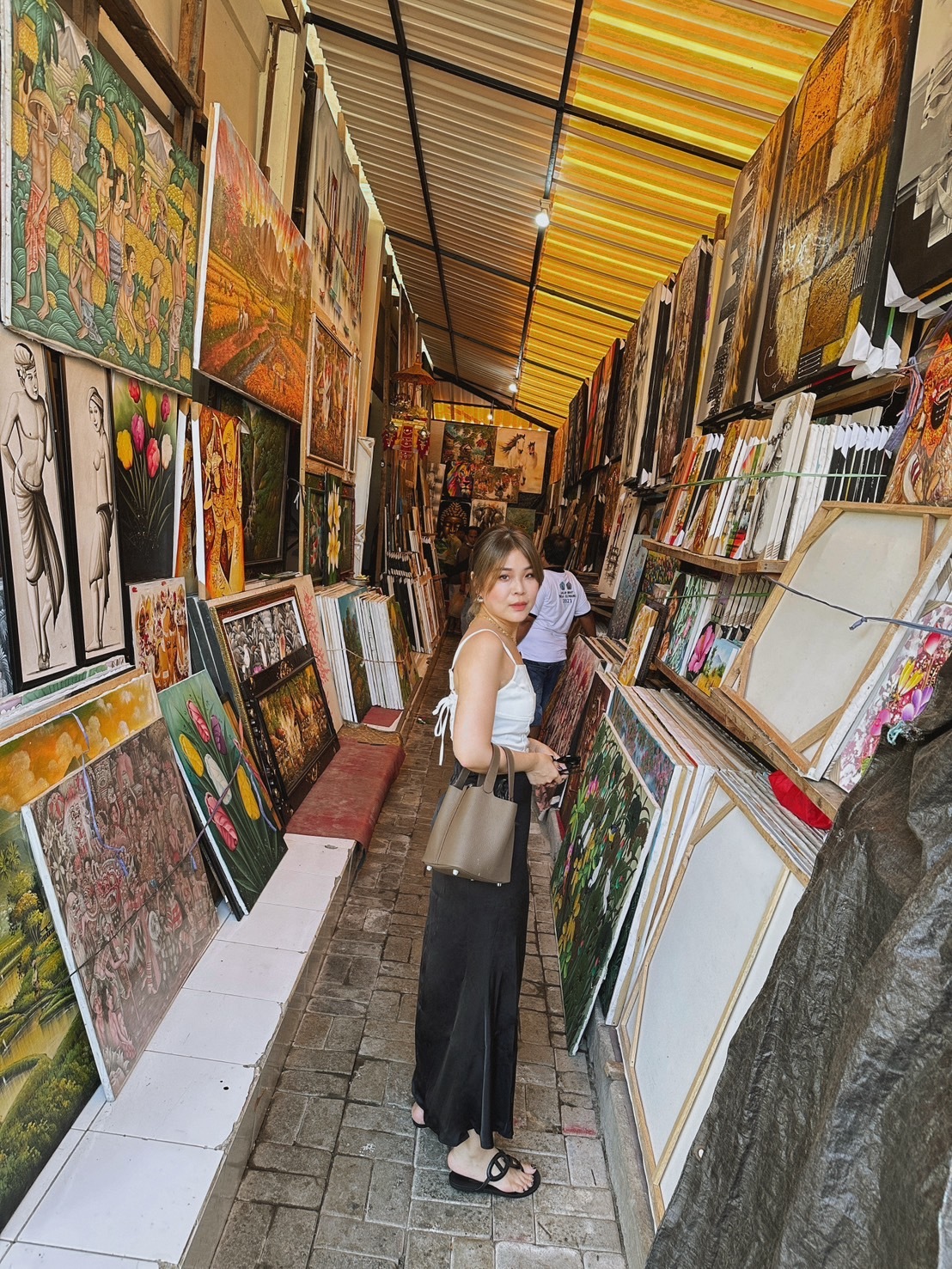 絲滑垂墜 緞面高腰裙(黑/白)