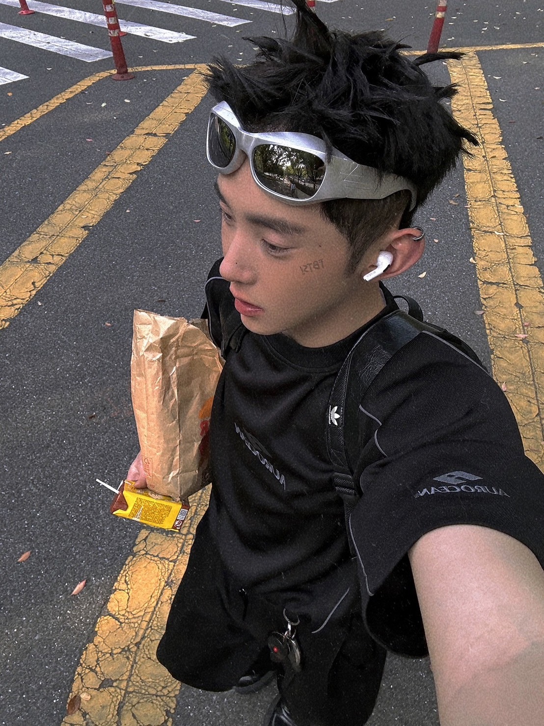 Aurocean 透氣寬鬆刺繡短袖