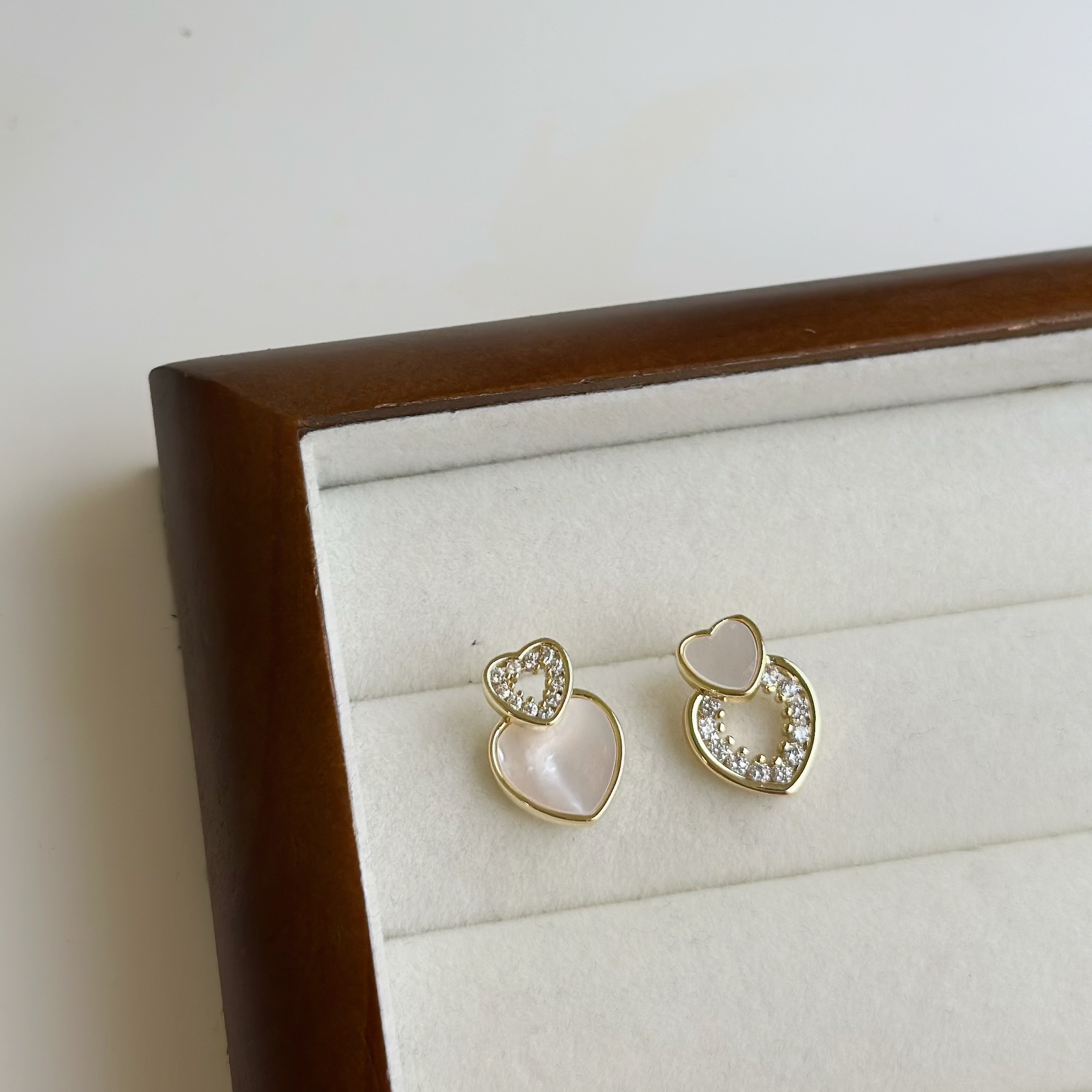 K06白貝愛心耳貼