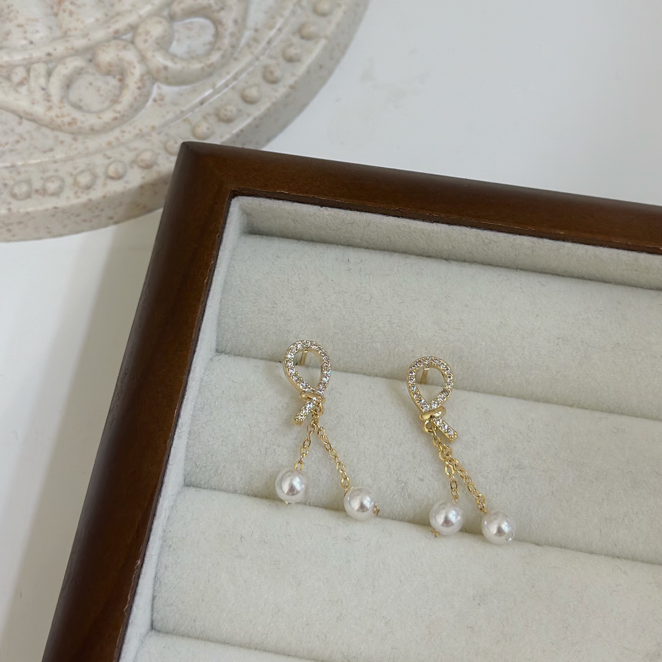 K08扭結珍珠小垂吊