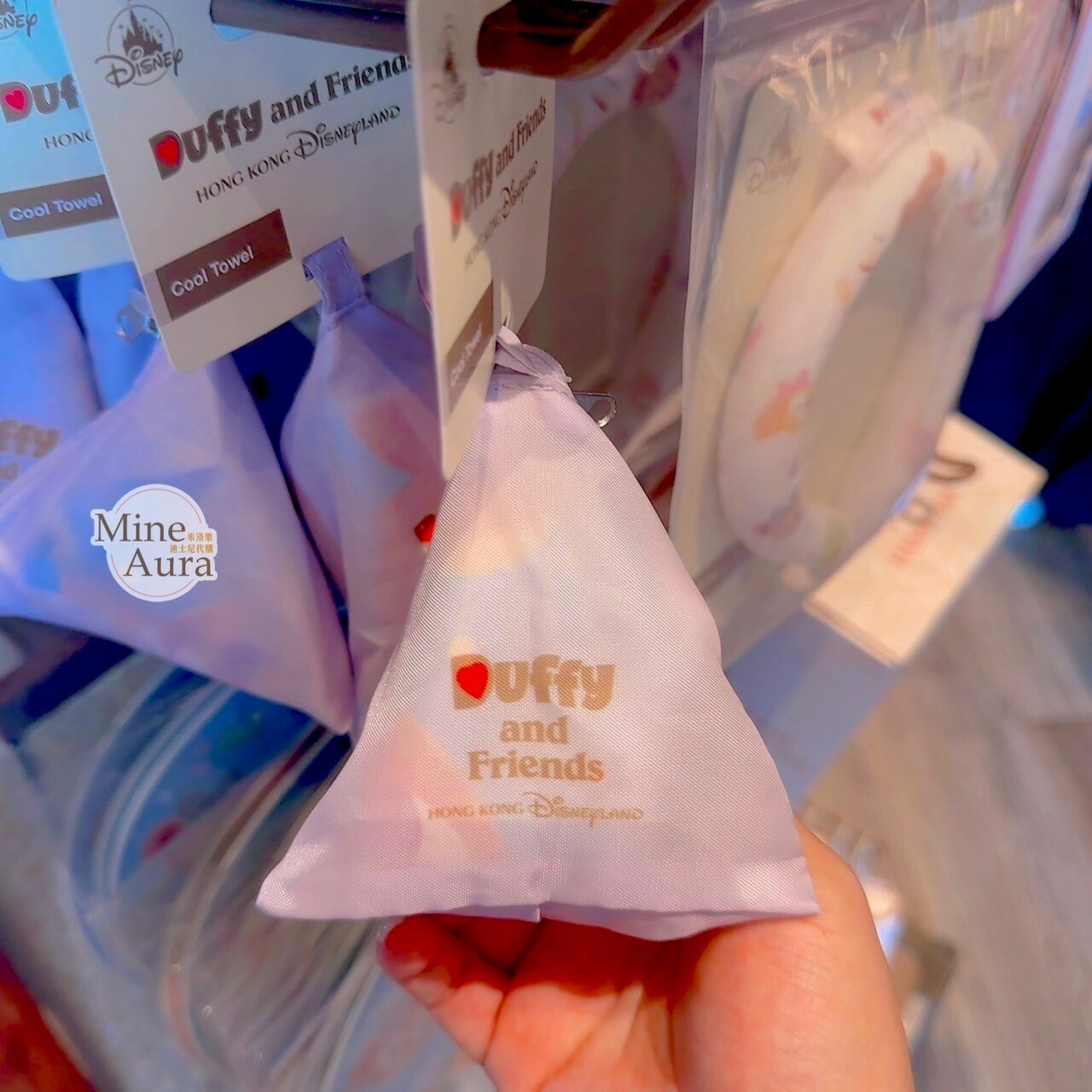 達菲 Duffy 與好友們 圖案 可收納吊飾設計 隨身 涼感巾 -香港迪士尼樂園