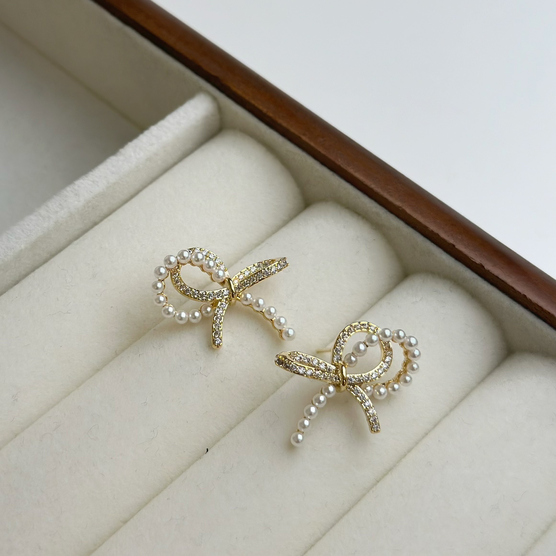 K34珍珠排鑽蝴蝶結耳貼