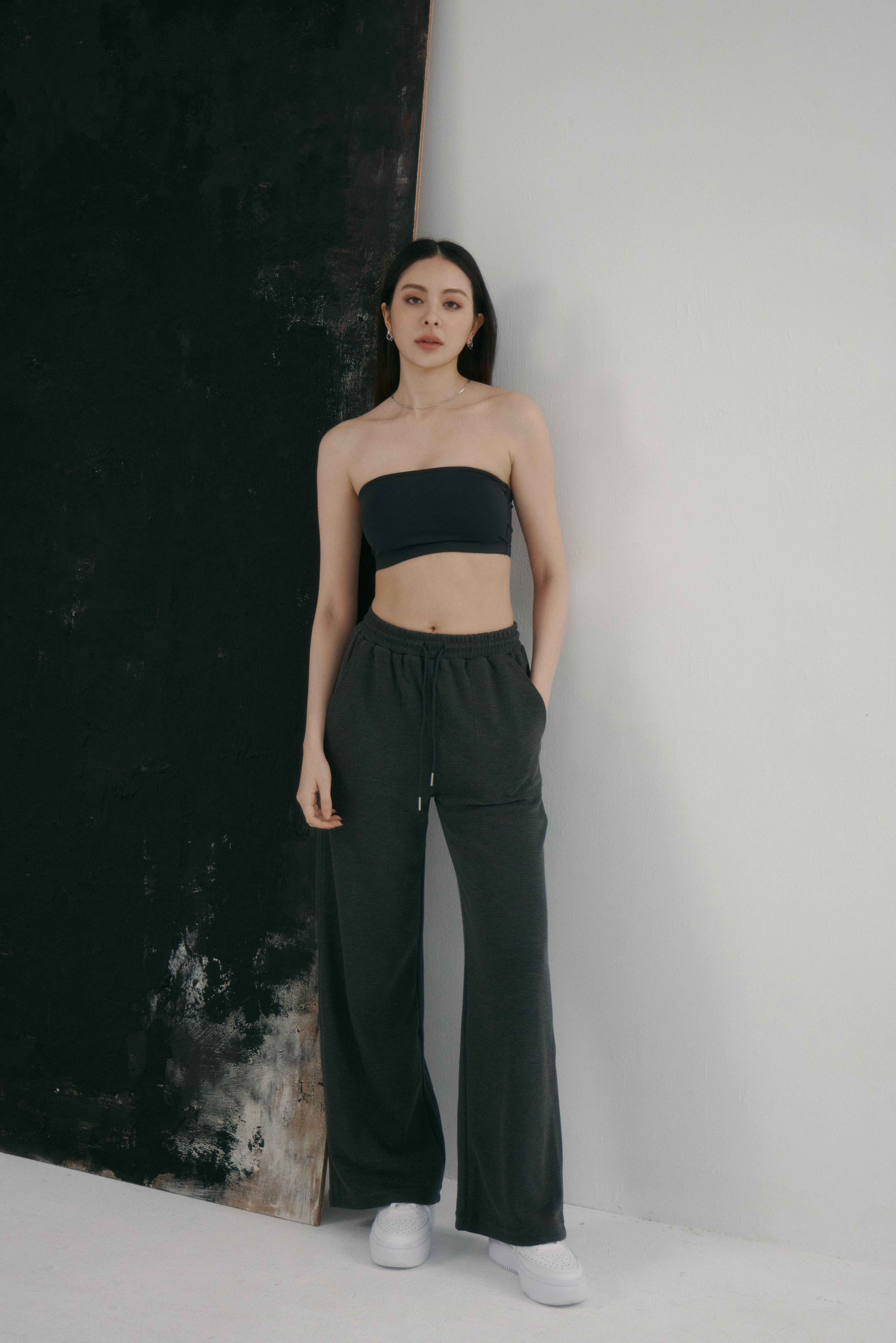 Essential短版平口BRA TOP- 正黑