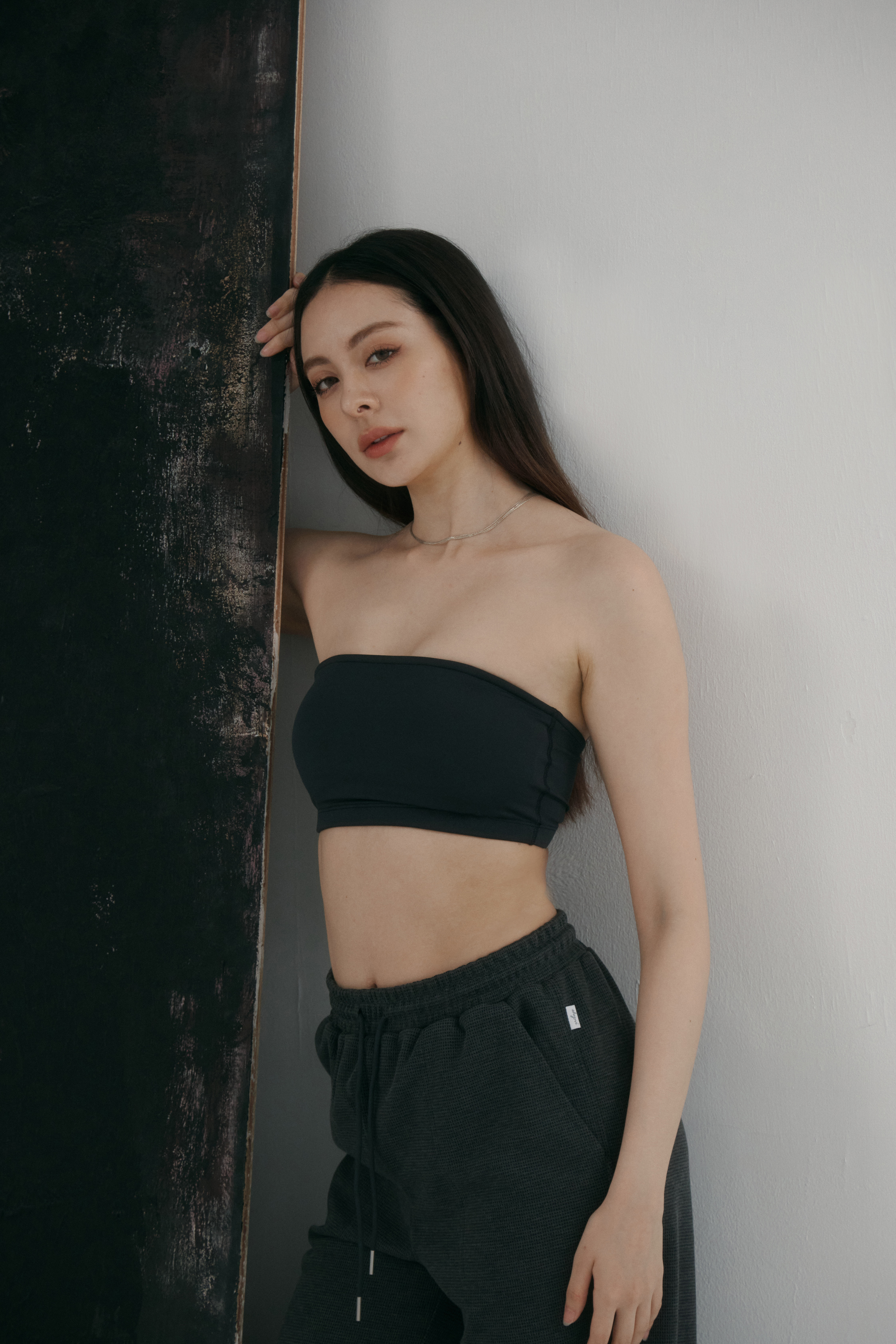 Essential短版平口BRA TOP- 正黑