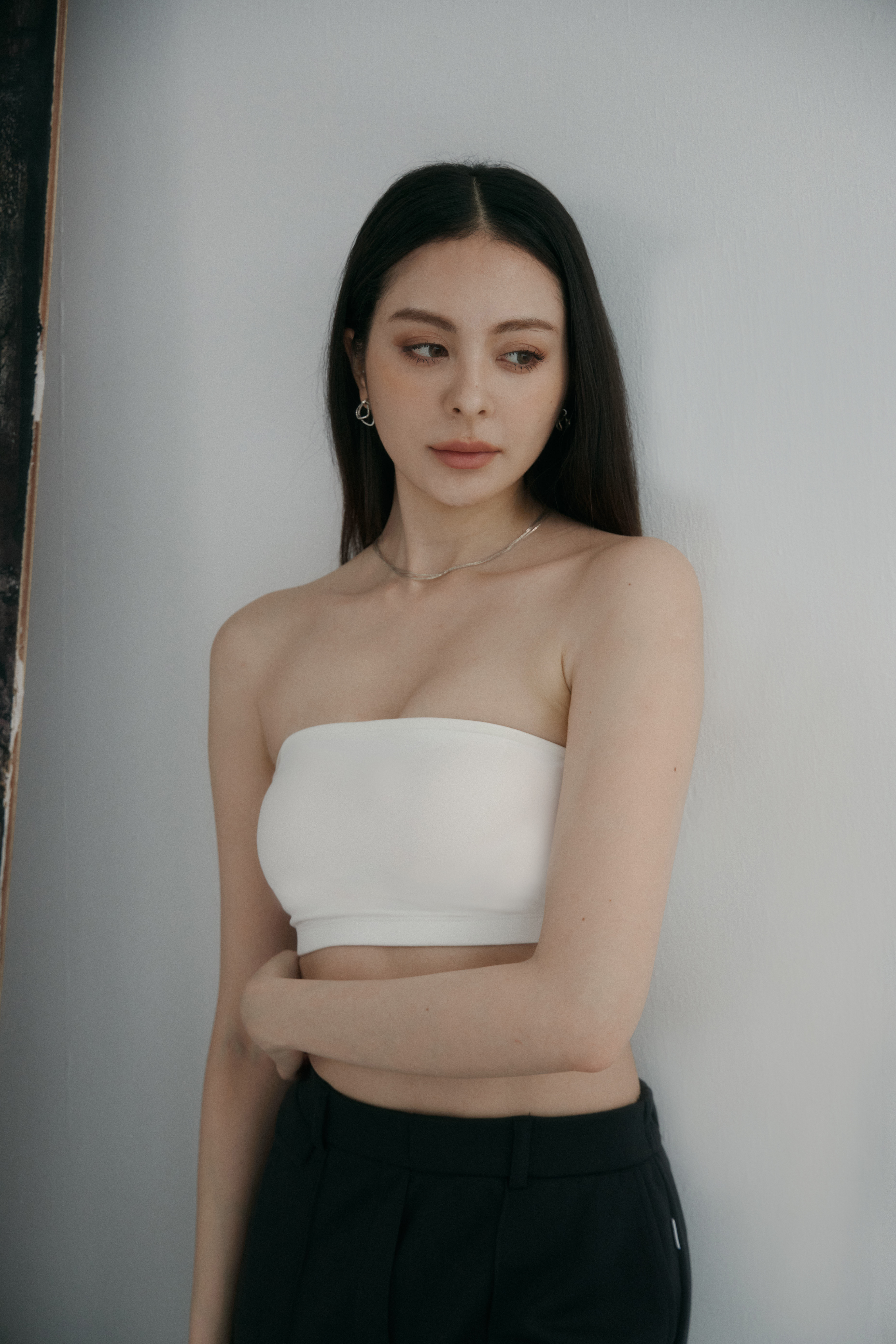 Essential短版平口BRA TOP- 白