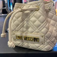 [S] LOVE MOSCHINO JC4015PP1FLA0110 QUILTED BUCKET SHOULDER BAG,WHITE, 71243500008 (SLM349)