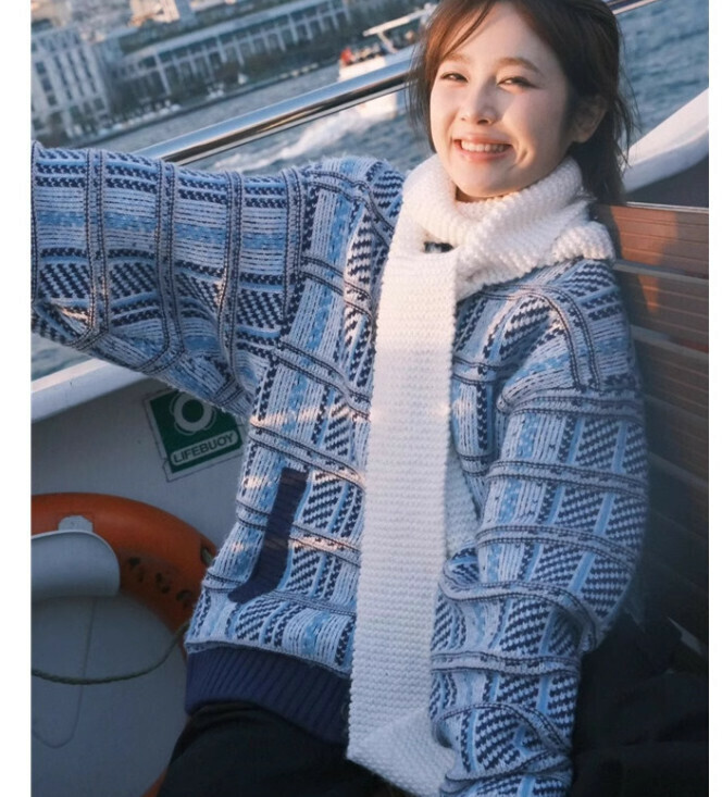 Hot selling sweater jacket [blue [not including bandana]] size [S size - XL size] [please contact customer service after placing the order to confirm the delivery size]