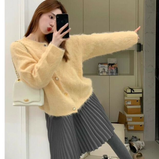 Hot selling soft waxy sweater jacket [goose egg yolk] size [S size - XL size] [please contact customer service to confirm the delivery size after placing the order]