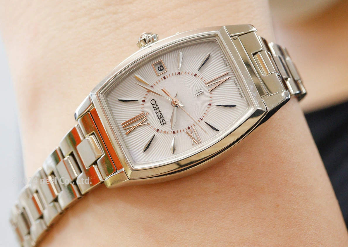 萬年鐘錶 - SEIKO  LUKIA 系列  酒桶型放射花瓣不鏽鋼太陽能電波女錶  SSVW229J / 1B32-0BJ0S  錶徑 24.6MM