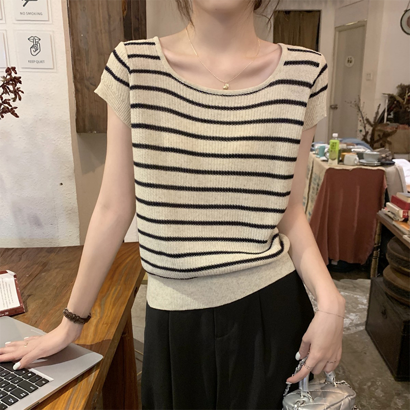 Hot selling short-sleeved sweater (apricot striped sizes S-L) (please contact customer service to confirm the delivery size after placing the order)