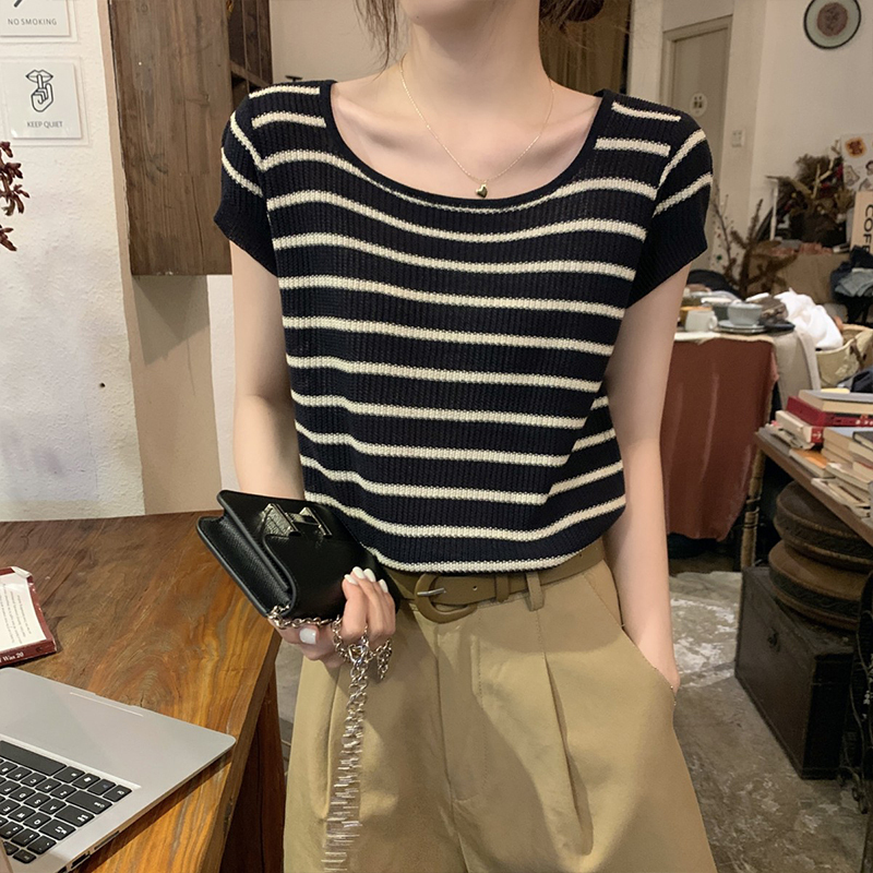 Hot selling short-sleeved sweater (black striped sizes S-L) (please contact customer service to confirm the delivery size after placing the order)
