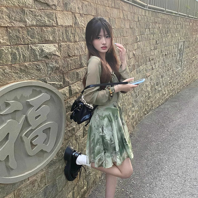 熱賣無袖掛脖連衣裙兩件套（青色碎花 S碼-XL碼）（下單後請聯絡客服確認發貨尺碼）