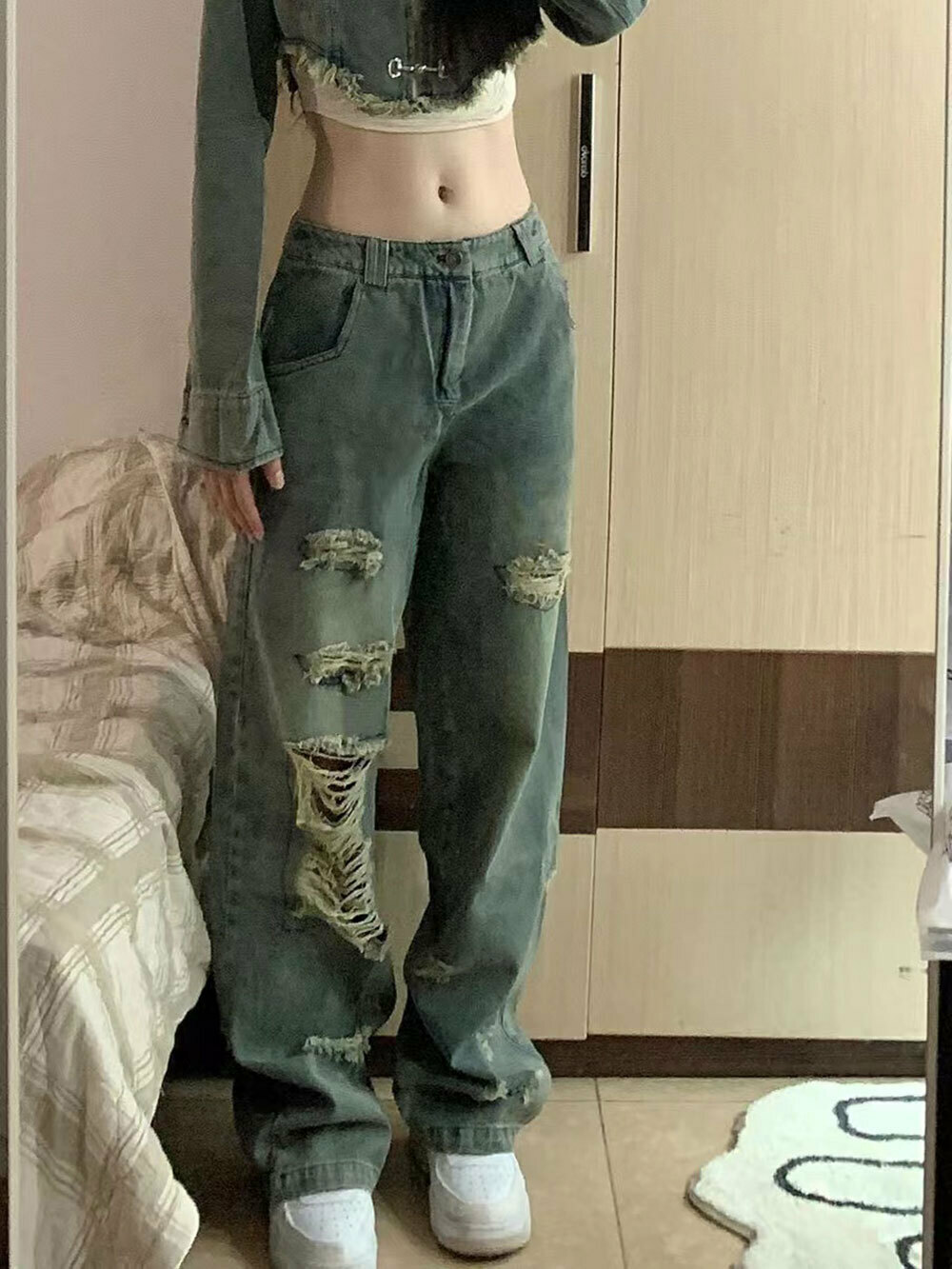 Hot selling American vibe retro washed distressed ripped jeans for women high street hot girls loose straight wide leg pants ins trend (contact customer service after placing the order to confirm the delivery size)