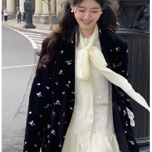Hot Selling Rose Embroidered Velvet Suit Jacket [Silver Rose Velvet Suit] Sizes [S-XL] [Please contact customer service after placing the order to confirm the delivery size]